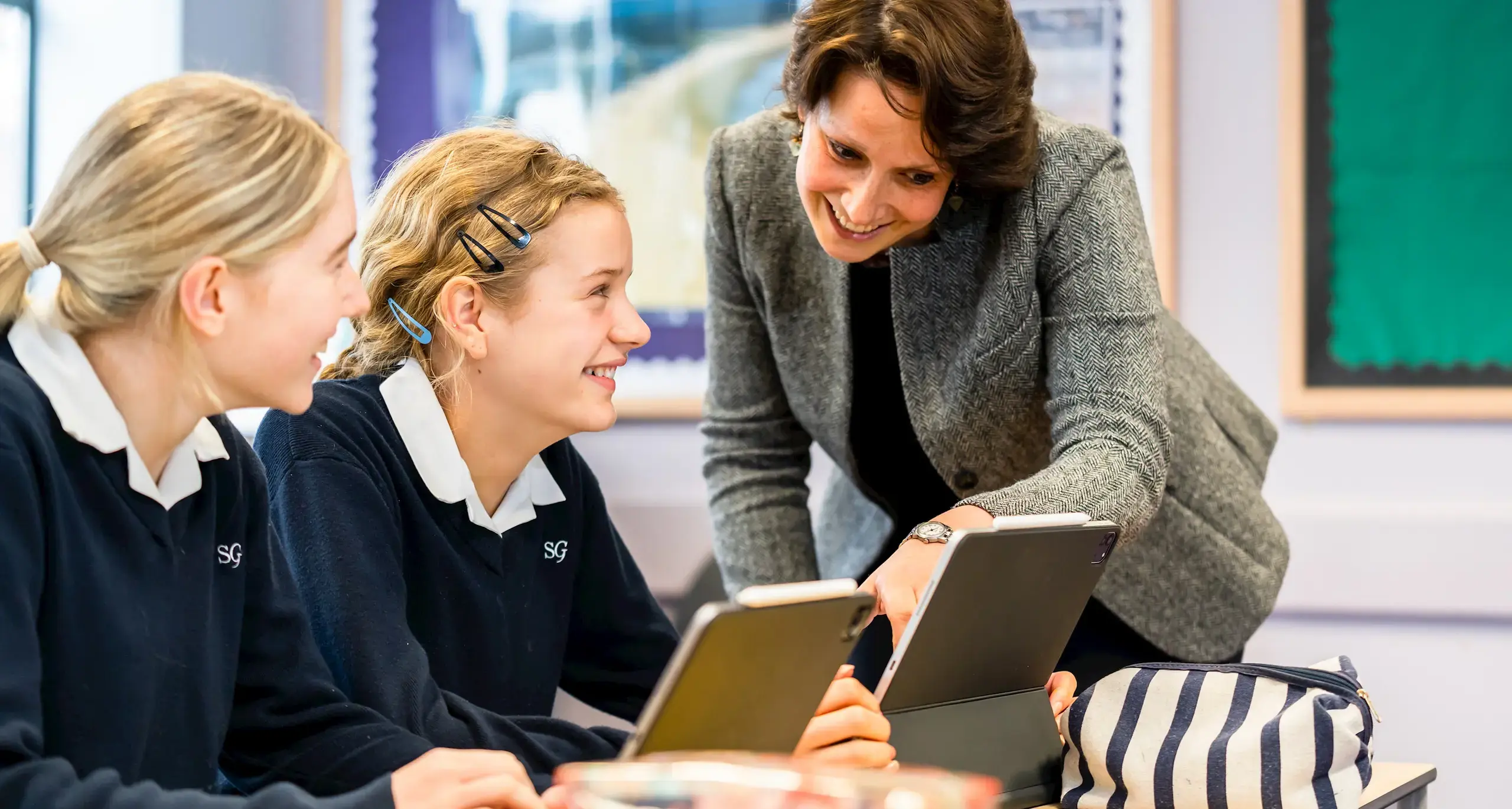 Teacher Guideing Students